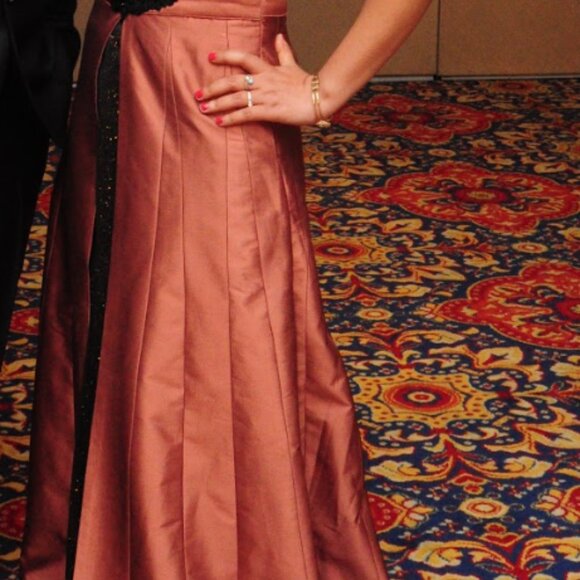 Prom Dress/Wedding Guest Gown/Party Wear - Picture 2 of 4